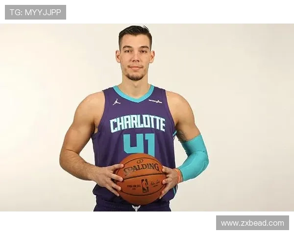 鹈鹕中锋小乔丹荣膺最佳队友奖